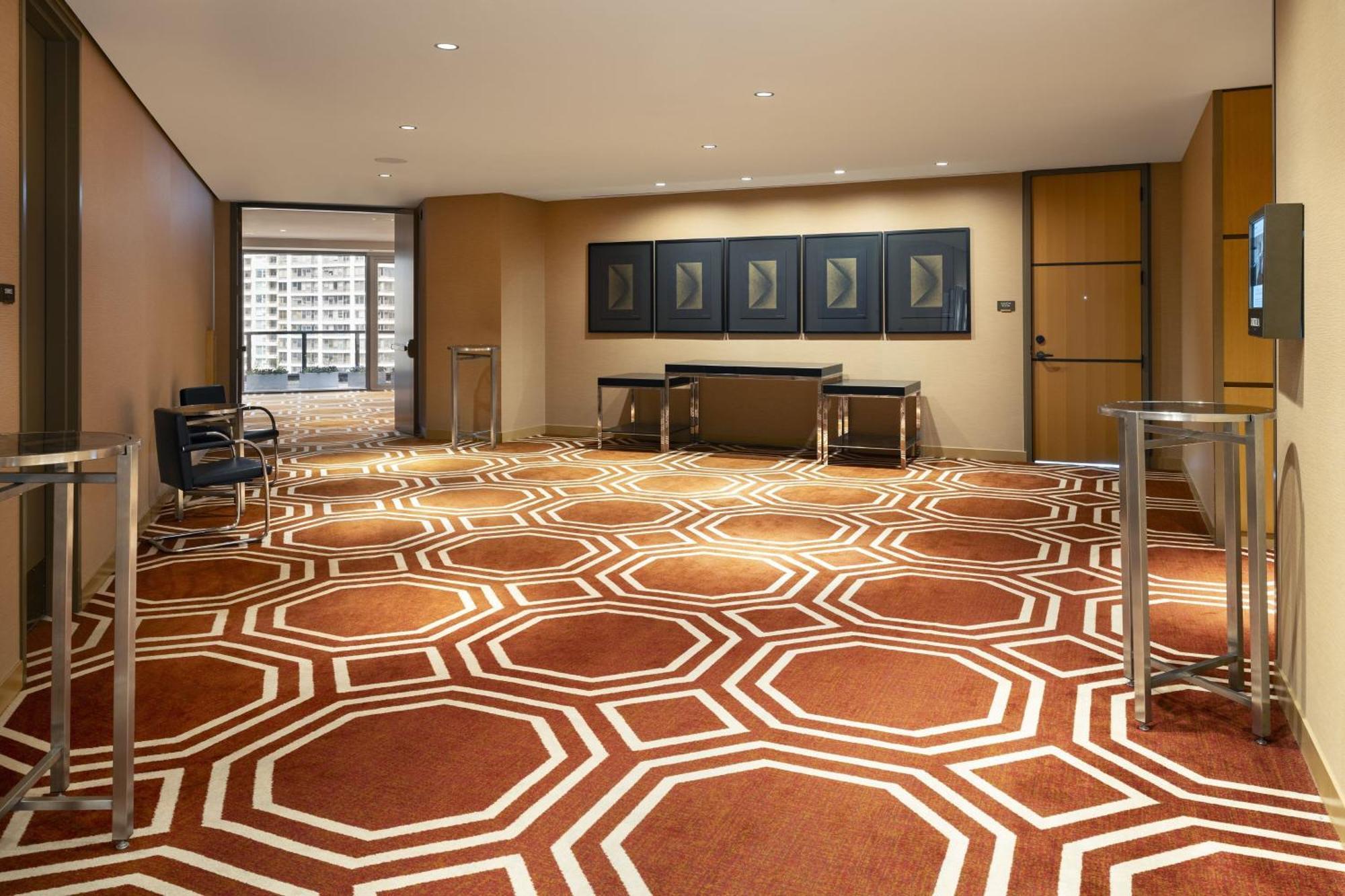 By Marriott Downtown Magnificent Mile Hotel