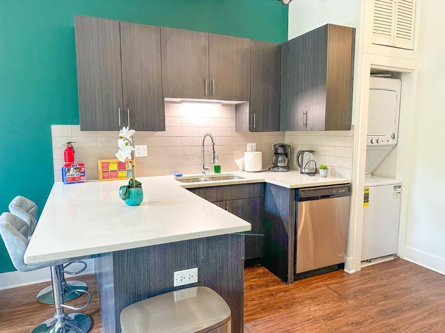Apartment Mccormick 3bedroom And 2bath With Optional Parking - State St