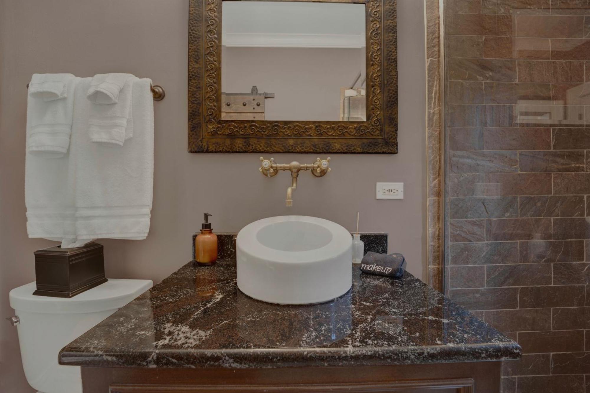 D' Citta Bed & Breakfast Chicago
