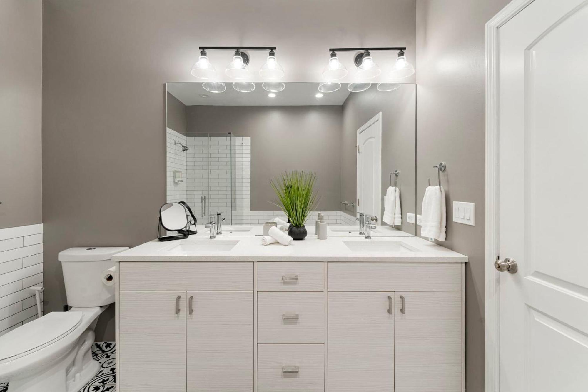 Apartment South Loop Three Bedroom Two Bath *