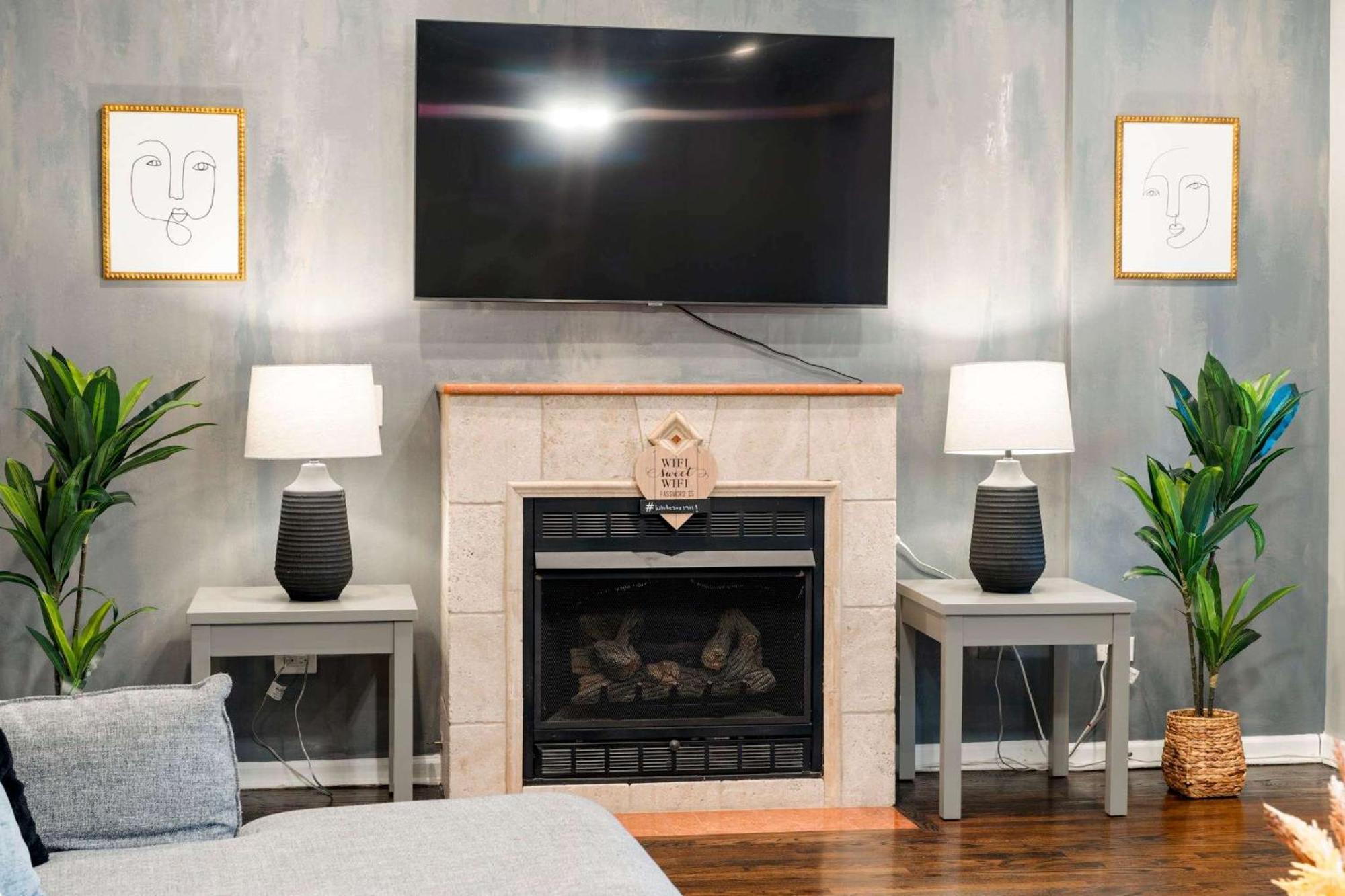 South Loop Three Bedroom Two Bath
