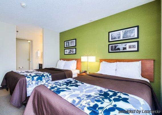 Sleep Midway Airport 2*