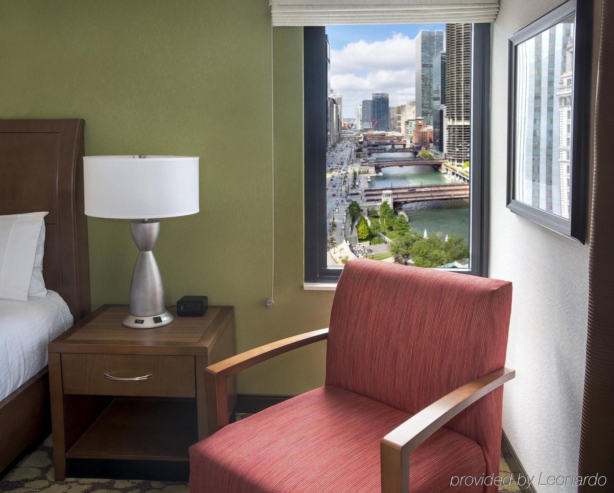 Hilton Garden Downtown Riverwalk 3*