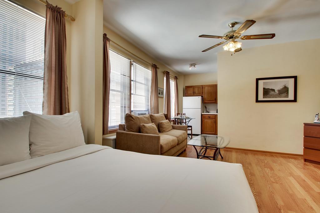 Hotel Dewitt And Chicago
