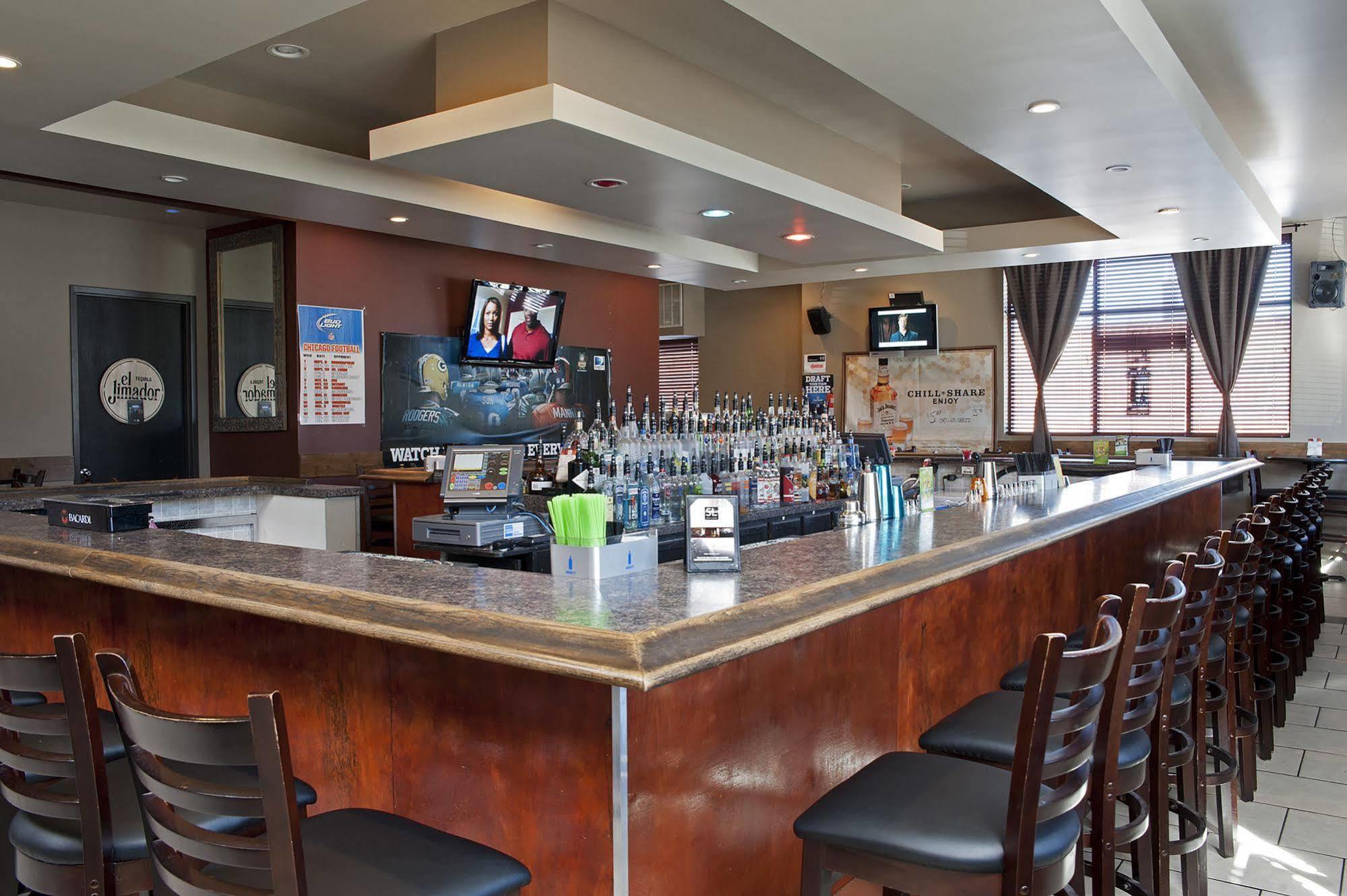 South Loop Hotel 3*