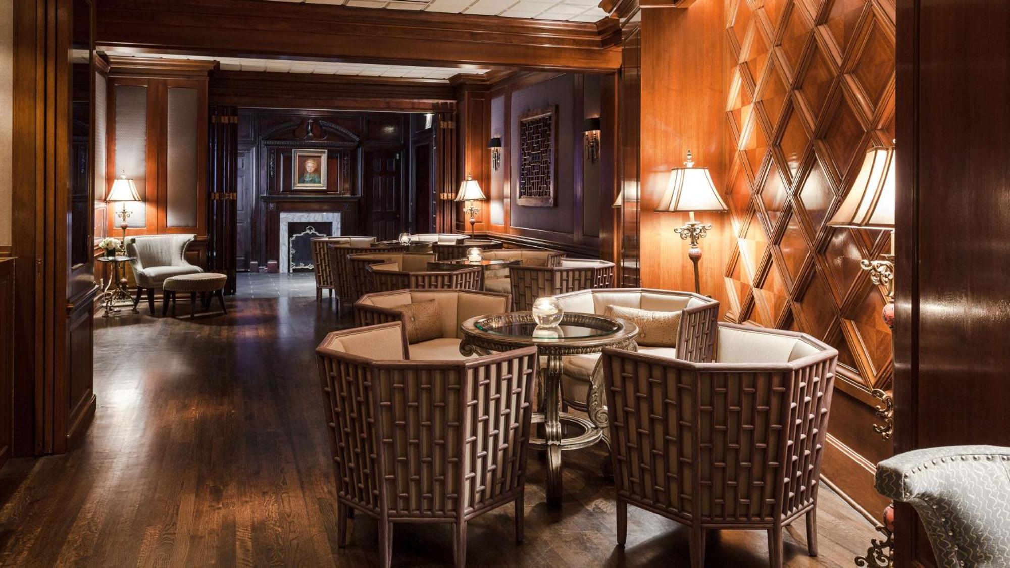 The Whitehall Hotel, Western Premier Collection Hotel Chicago