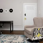 Frontdesk Studio Apt Near The Museum Of Science