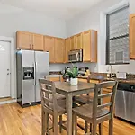 2Br Minimalist Apt In Logan Sq Near Train & Stores - Milwaukee 2