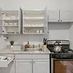Complete 1Br Apartment Near Attractions - Belmont C1