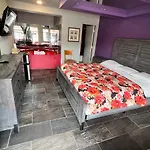 Miami Inn & Suites