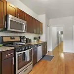 Charming 3Br Apt Close To Stores & Dining - Newgard 1N