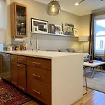 Bella Villa On Taylor Street Chicago\'S Little Italy 1 Mile West The Loop & Uic