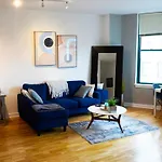 Walk To Millennium/Loop- King Size 1 Bed