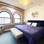 Walk To Millennium/Loop- King Size 1 Bed