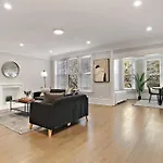Great Location! 15 Min From Dt -Historic Hyde Park