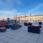 Mccormick Place Studio That Sleeps Up To 4 With Optional Parking & Gym Access