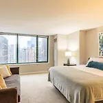 Captivating Apartment With Pier Views, Pool And Gym