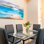 Mccormick Place Magnificent 2Br-2Ba With Optional Parking, Patio, Gym Access That Sleeps 6