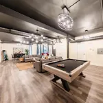 Mccormick Place 5 Bed Family Unit With Pool Table And Optional Parking