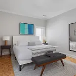 Brilliant Downtown Chicago 3-Bedroom Condominium