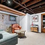 No. 1 Rated Lincoln Park House - Golf Simulator