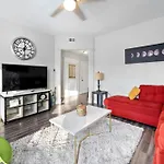 Cozy Woodlawn Retreat 1