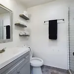 Chic Modern Comfort In Chicago