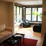 Roscoe Village Guesthouse