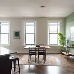 Open Concept 2Br In Wicker Park By Sonder