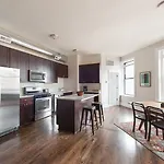 Open Concept 2Br In Wicker Park By Sonder