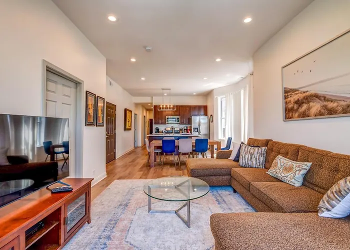 Spacious 5-Br Apt Next To Transit Free Parking