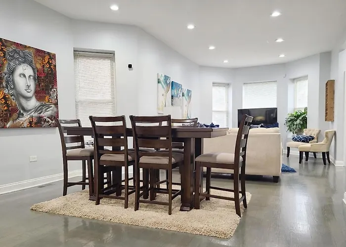 Beautiful 2 Bedroom 2 Bath Near United Center