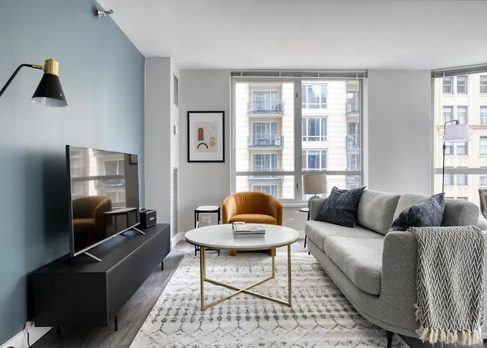 Gold Coast 2Br W Gym Lounge 1 Block To L Chi-801