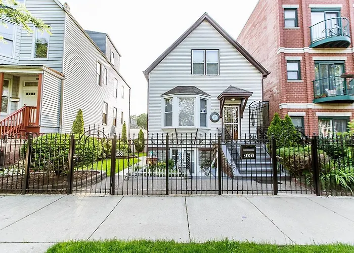 Logan Square Apartment - 2B:1B With Den