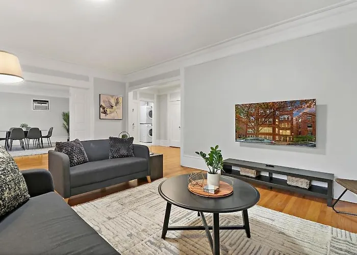 Spacious 4Br Apt In Historic Hyde Park Near Beach