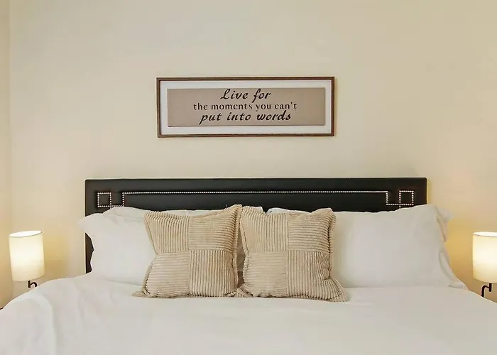 Cozy & Inviting 2Br Apartment - Sunnyside 3F