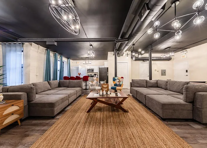 Mccormick Place 5 Bed Family Unit With Pool Table And Optional Parking