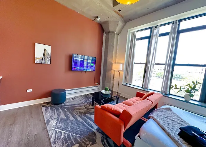 Mccormick Place Studio That Sleeps Up To 4 Guests With Optional Parking And Gym Access