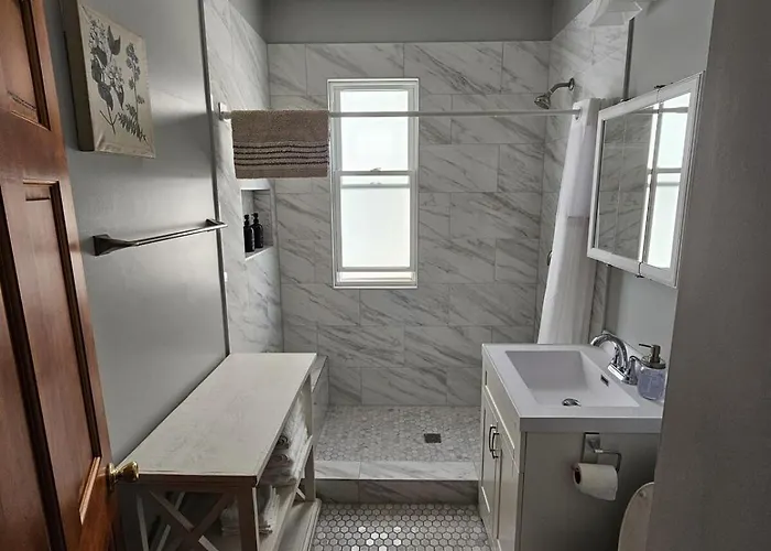 Chic Urban Gem In Logan Square