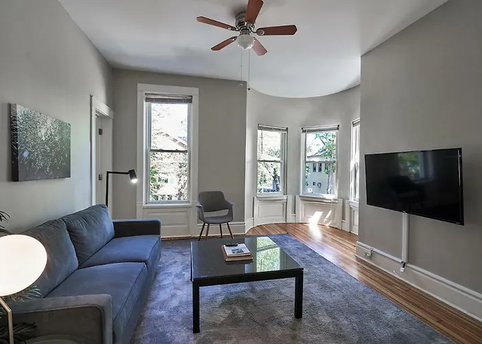 Frontdesk Bright Open 3 Bedroom Apt In West Depaul