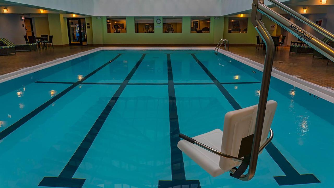 Holiday Mart Plaza River North, An Ihg