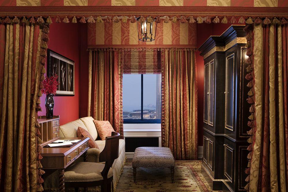 The Blackstone, Autograph Collection