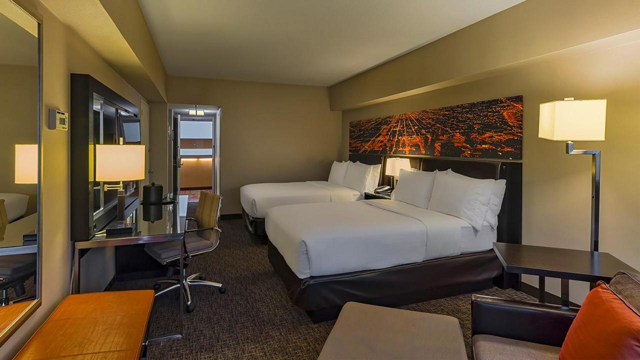 Holiday Mart Plaza River North, An Ihg 4*