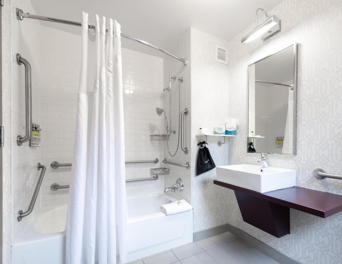 Holiday Express - Magnificent Mile By Ihg Hotel 3*