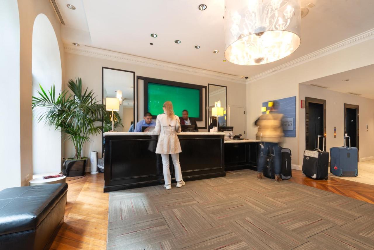Hotel Holiday Express - Magnificent Mile By Ihg 3*