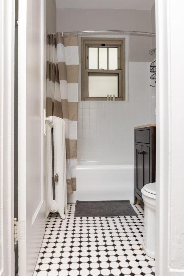Frontdesk Studio Apt Near The Museum Of Science Chicago