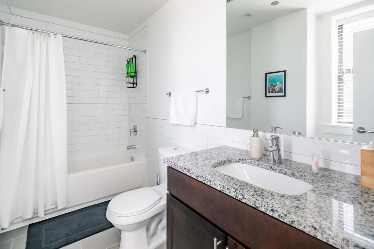 Frontdesk Debonair Studio Apt With View