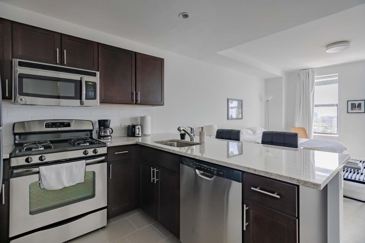 Frontdesk Debonair Studio Apt With View Apartamento