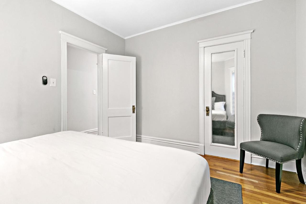 Indulging 2br In Festive Boystown - Buckingham 1 Apartment Chicago