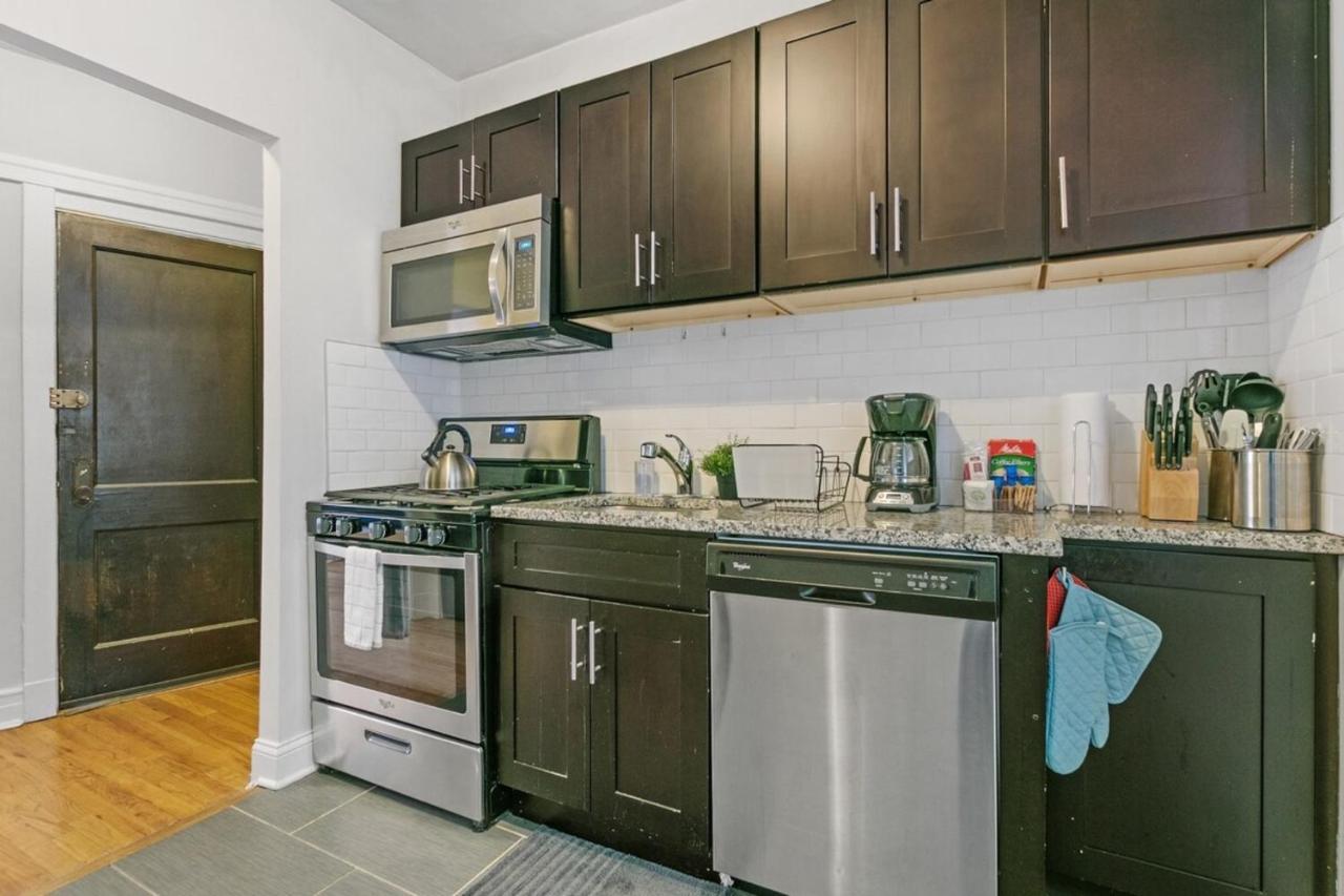 Convenient 2br Close To Shops, Dining, Loyola - Lunt 2s Apartment Chicago